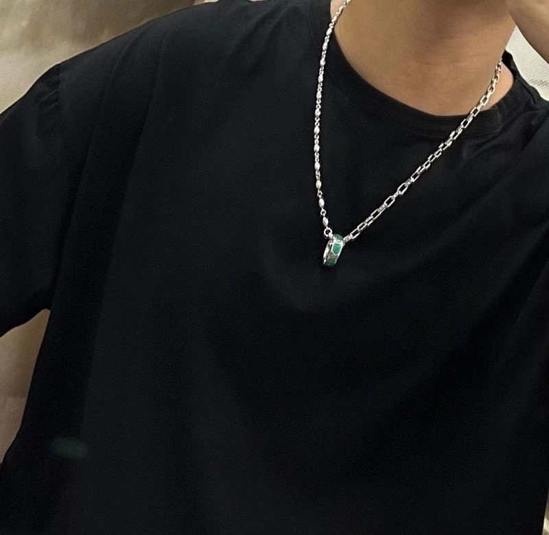 Functional Louis Vuitton Necklaces 249726