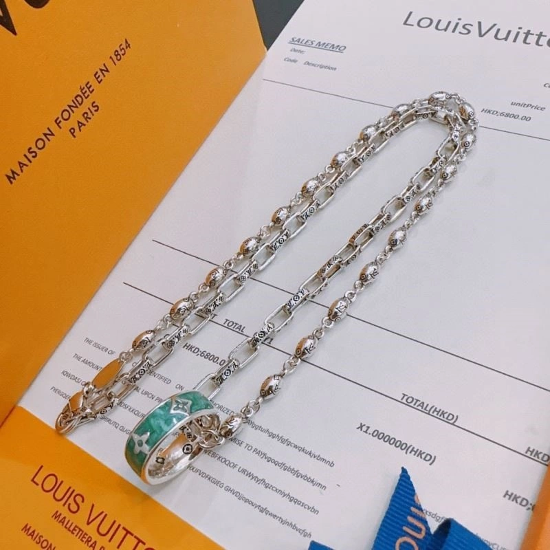Functional Louis Vuitton Necklaces 249726
