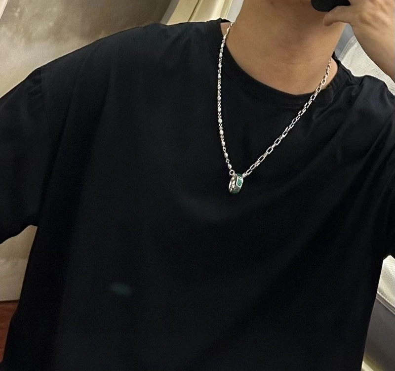 Functional Louis Vuitton Necklaces 249726