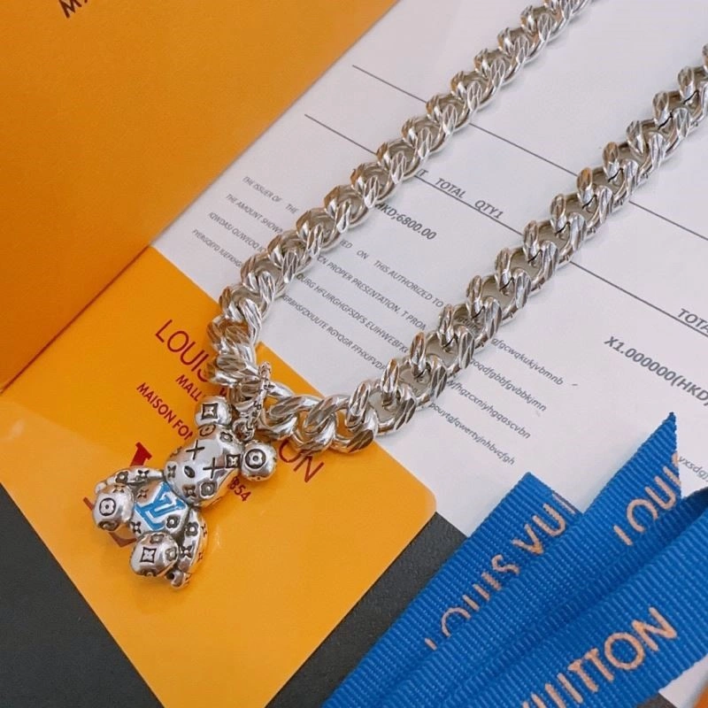 Louis Vuitton Necklaces Bold 249742