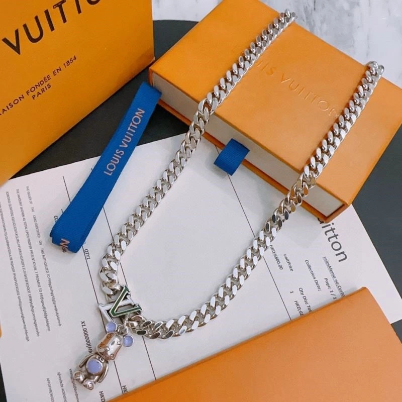 Supportive Louis Vuitton Necklaces 249735