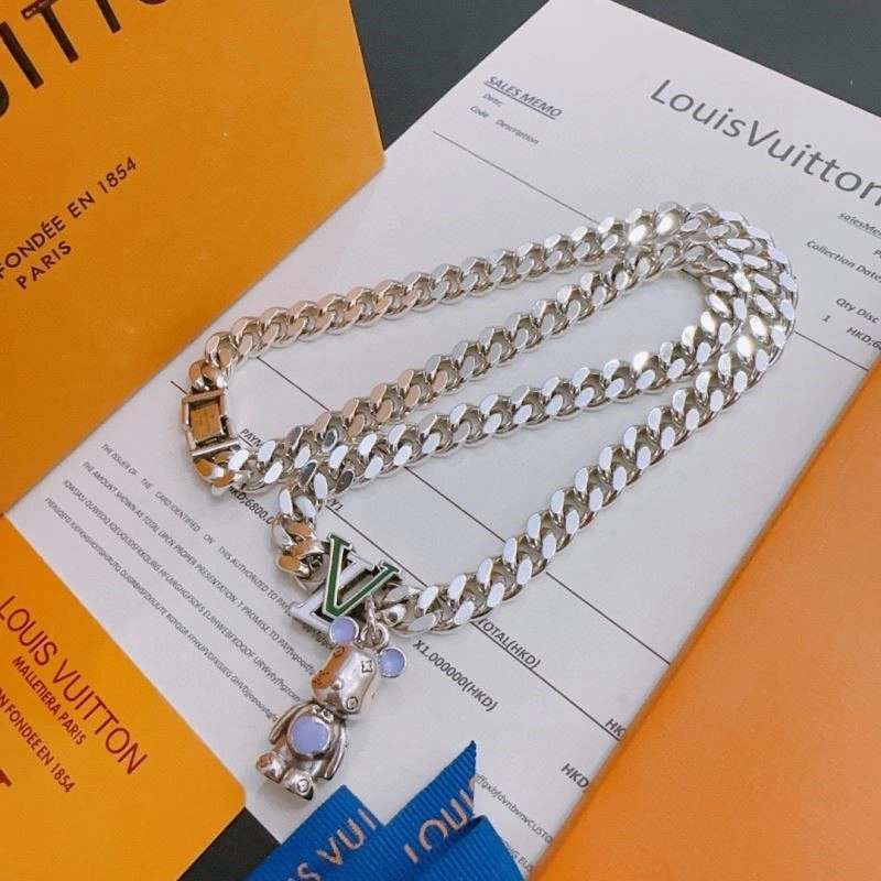 Supportive Louis Vuitton Necklaces 249735