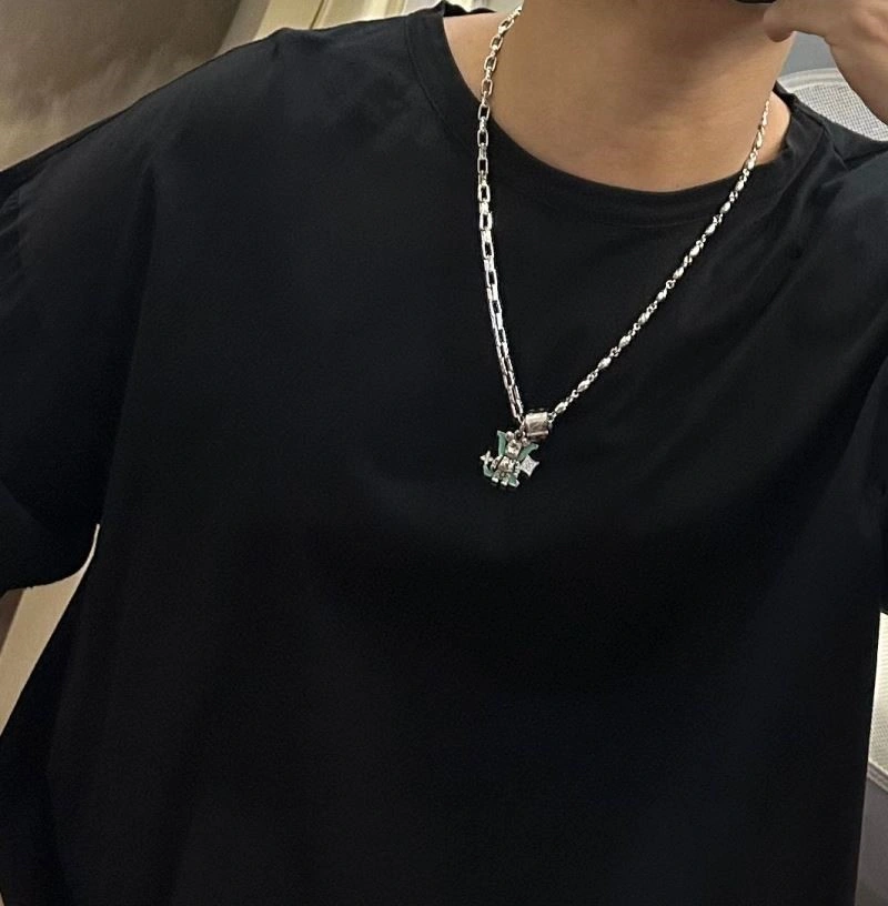 Louis Vuitton Necklaces UrbanChic 249734