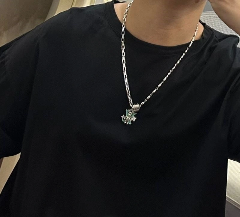 Louis Vuitton Necklaces UrbanChic 249734