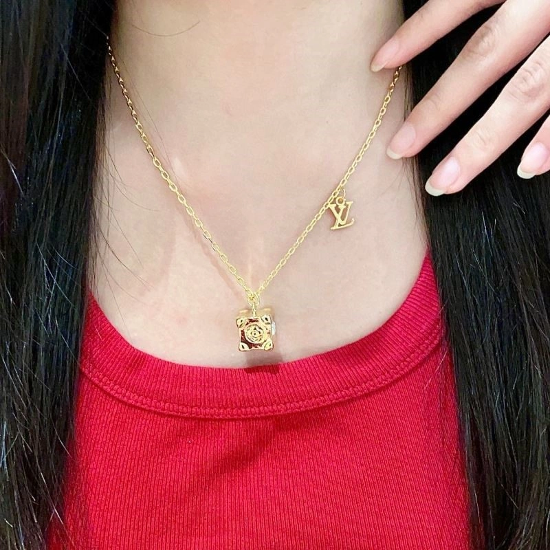 Louis Vuitton Necklaces Colorful 249678