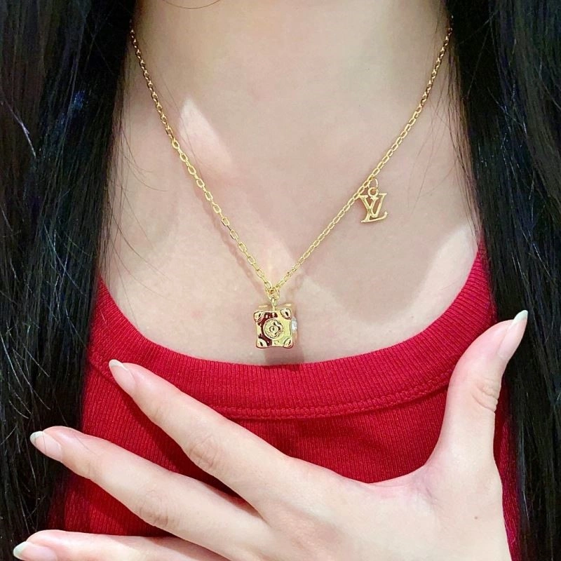 Louis Vuitton Necklaces Colorful 249678