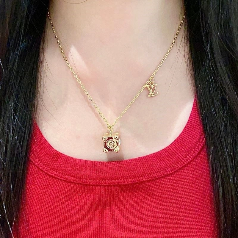 Louis Vuitton Necklaces Colorful 249678