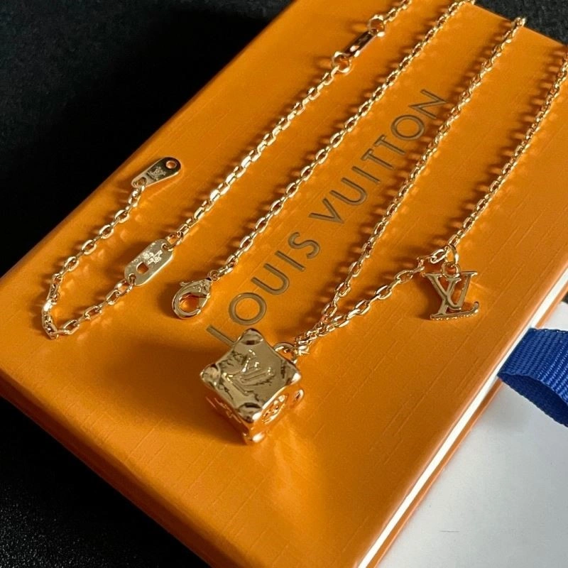 Louis Vuitton Necklaces Colorful 249678
