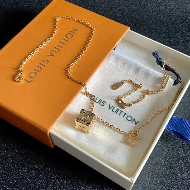 Louis Vuitton Necklaces Colorful 249678