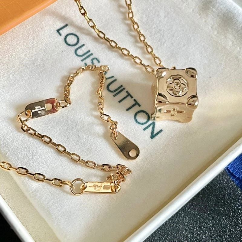 Louis Vuitton Necklaces Colorful 249678
