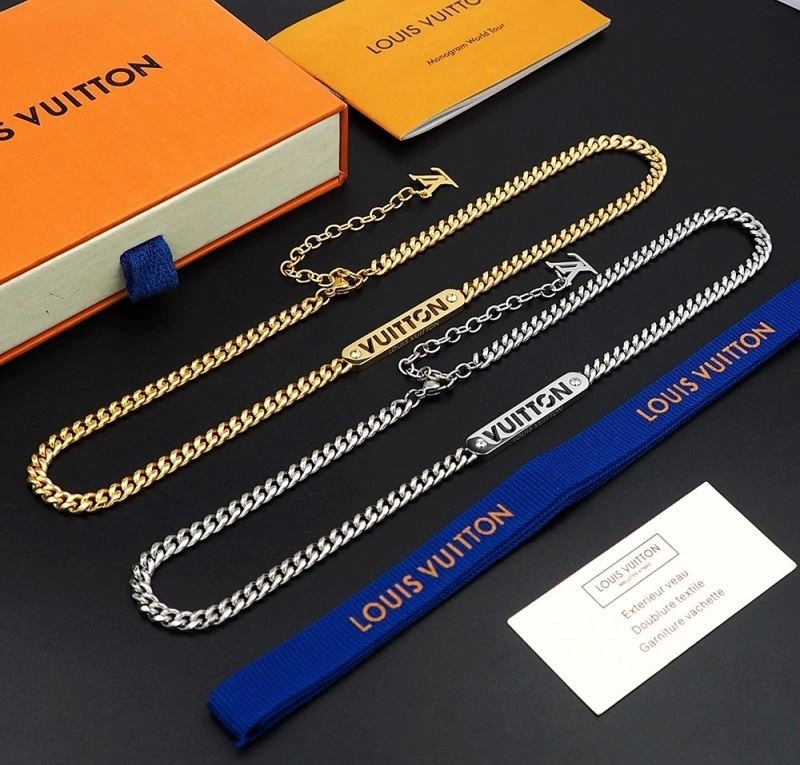 Supportive Louis Vuitton Necklaces 249676