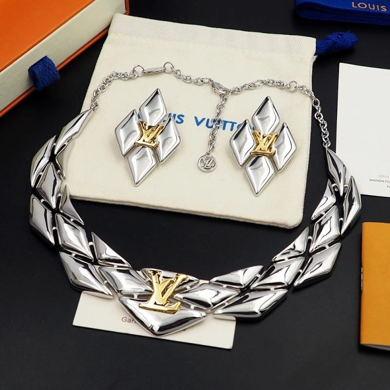 Louis Vuitton Necklaces Vibrant 249702