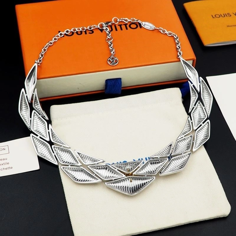 Louis Vuitton Necklaces Vibrant 249702