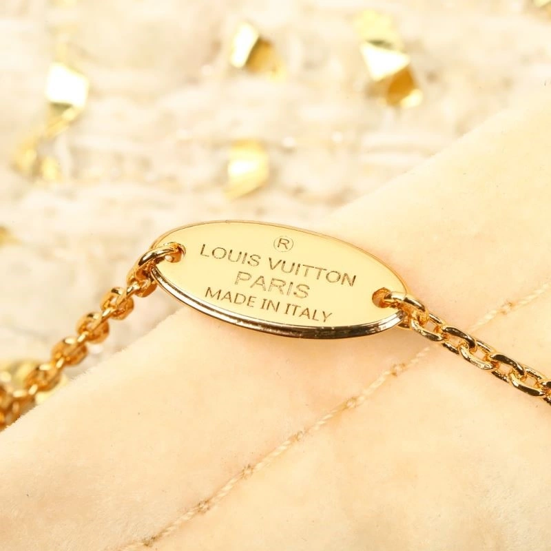 Trendsetting Louis Vuitton Necklaces 249691