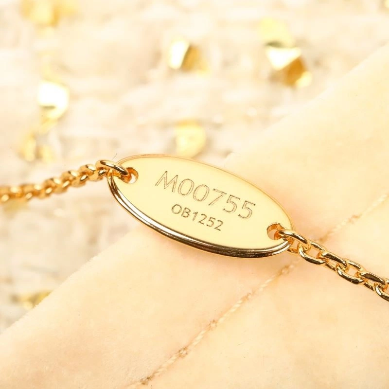 Trendsetting Louis Vuitton Necklaces 249691