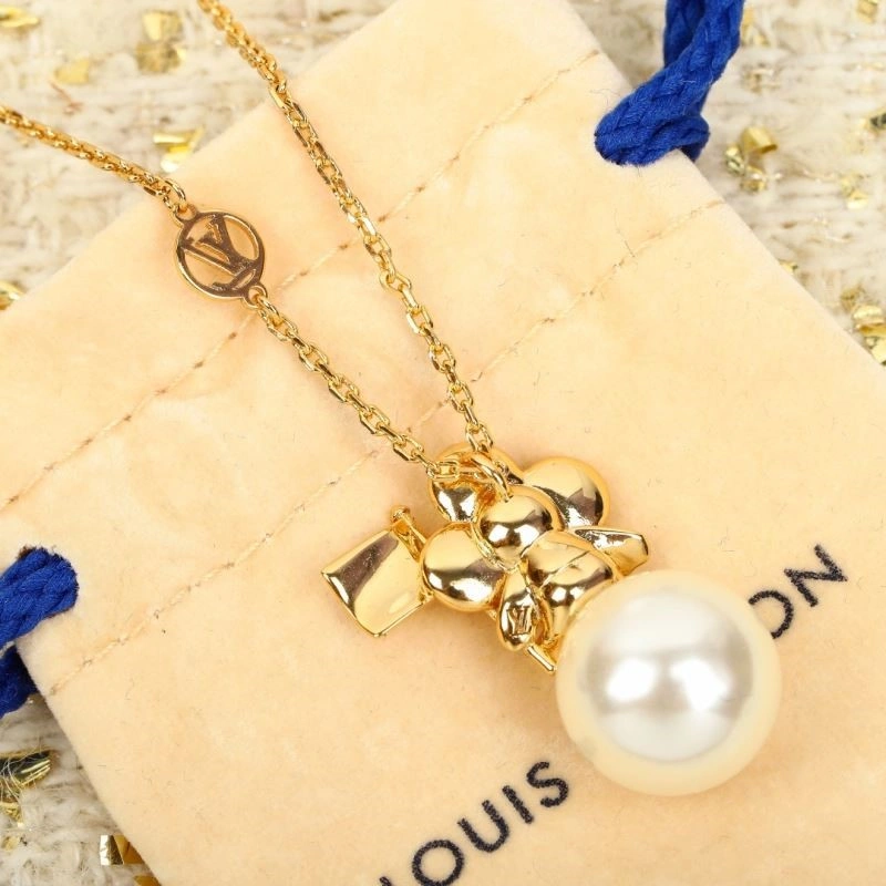 Effortless Louis Vuitton Necklaces 249688