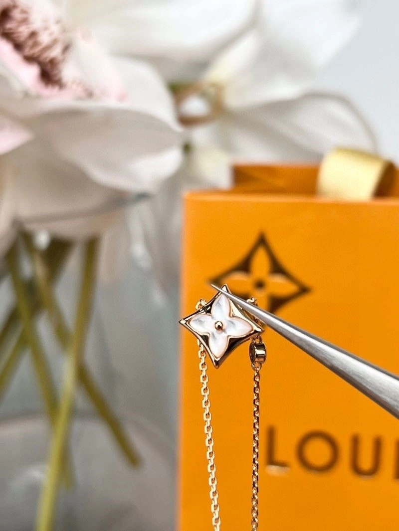 Louis Vuitton Necklaces SportInspired 249695