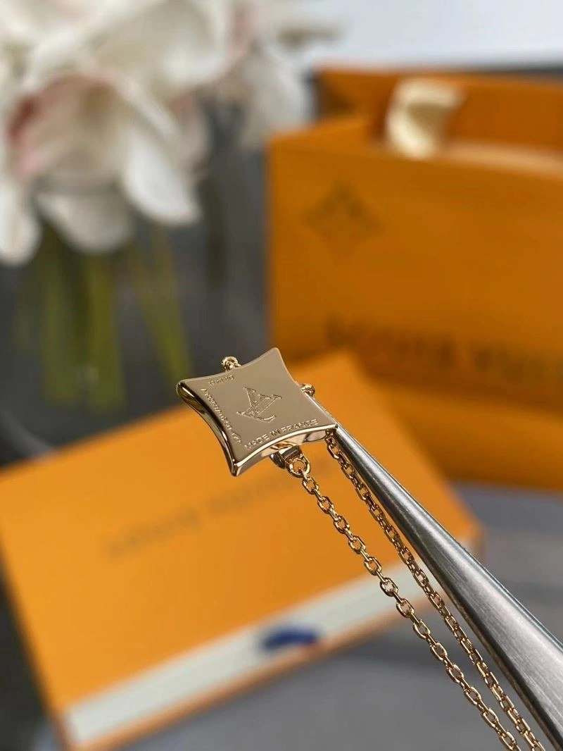 Effortless Louis Vuitton Necklaces 249692
