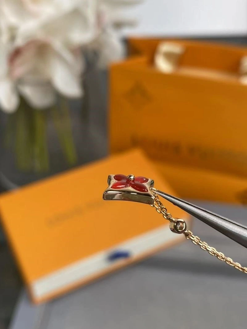Effortless Louis Vuitton Necklaces 249692