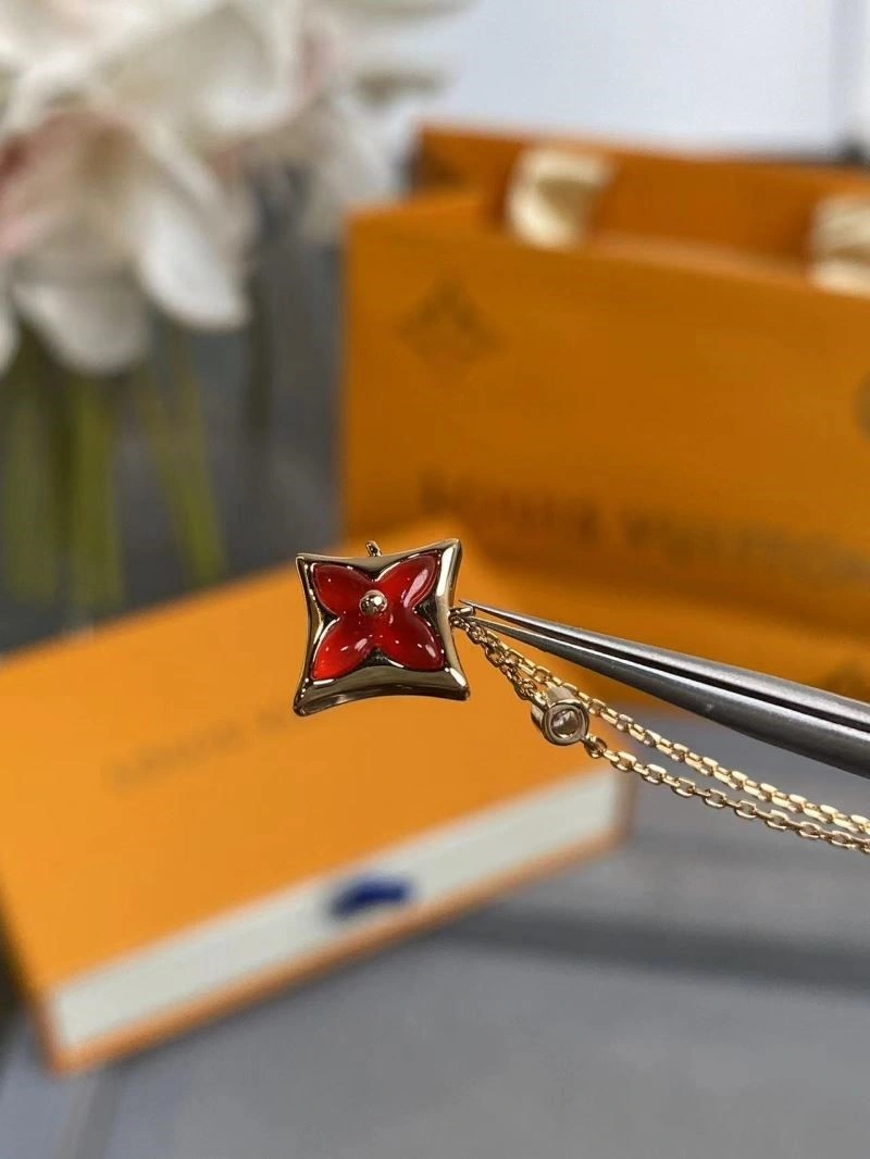 Effortless Louis Vuitton Necklaces 249692