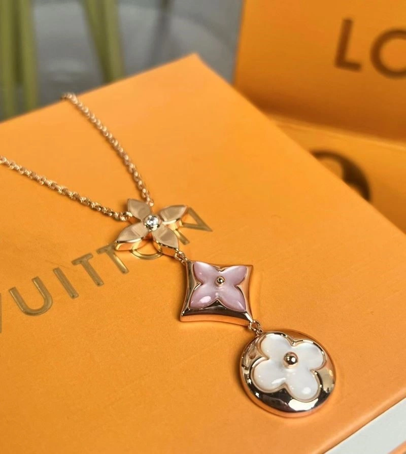 Louis Vuitton Necklaces OnTrend 249687
