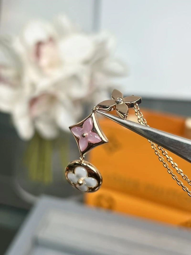 Louis Vuitton Necklaces OnTrend 249687