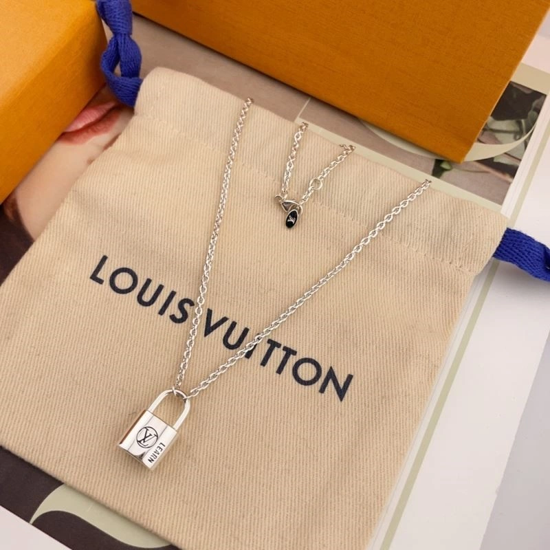 Louis Vuitton Necklaces SmoothTexture 249700