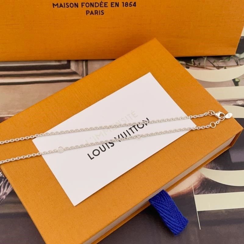 Louis Vuitton Necklaces SmoothTexture 249700