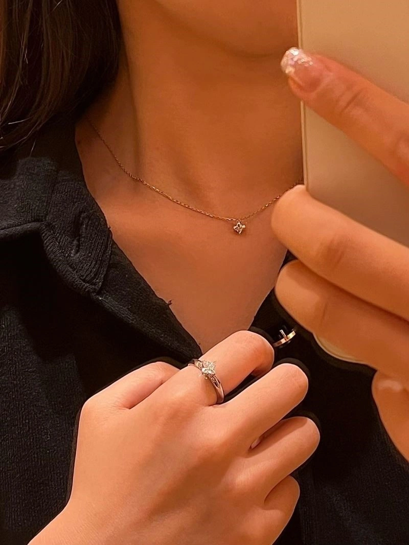 Louis Vuitton Necklaces Original 249704