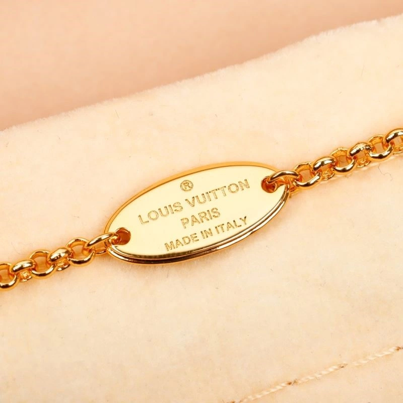 Sleek Louis Vuitton Necklaces 249696