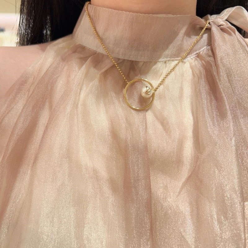 Sleek Louis Vuitton Necklaces 249696