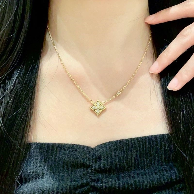 Louis Vuitton Necklaces UrbanChic 249698