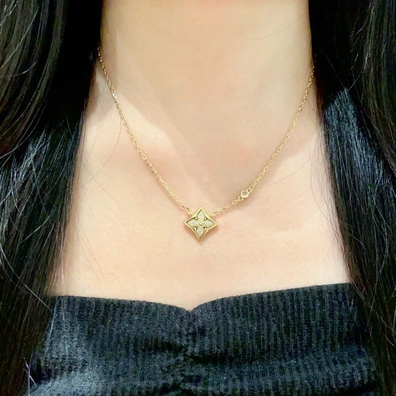 Louis Vuitton Necklaces UrbanChic 249698