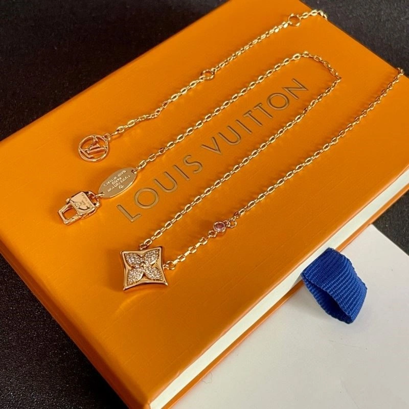 Louis Vuitton Necklaces UrbanChic 249698
