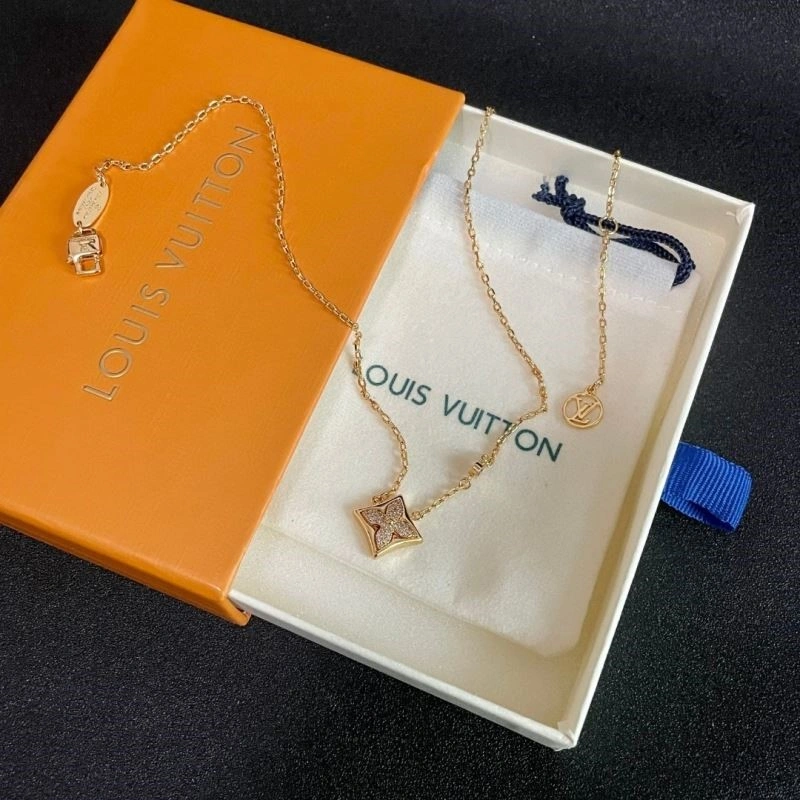 Louis Vuitton Necklaces UrbanChic 249698