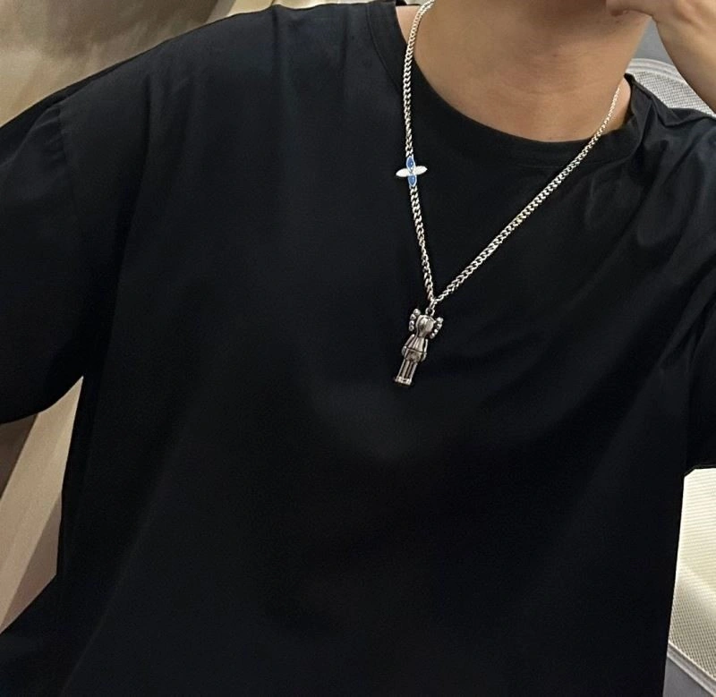 HighPerformance Louis Vuitton Necklaces 249682
