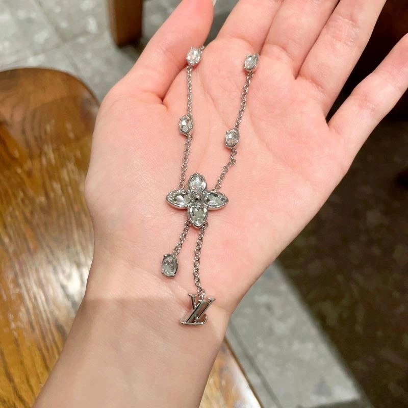 Louis Vuitton Necklaces Bright 249694