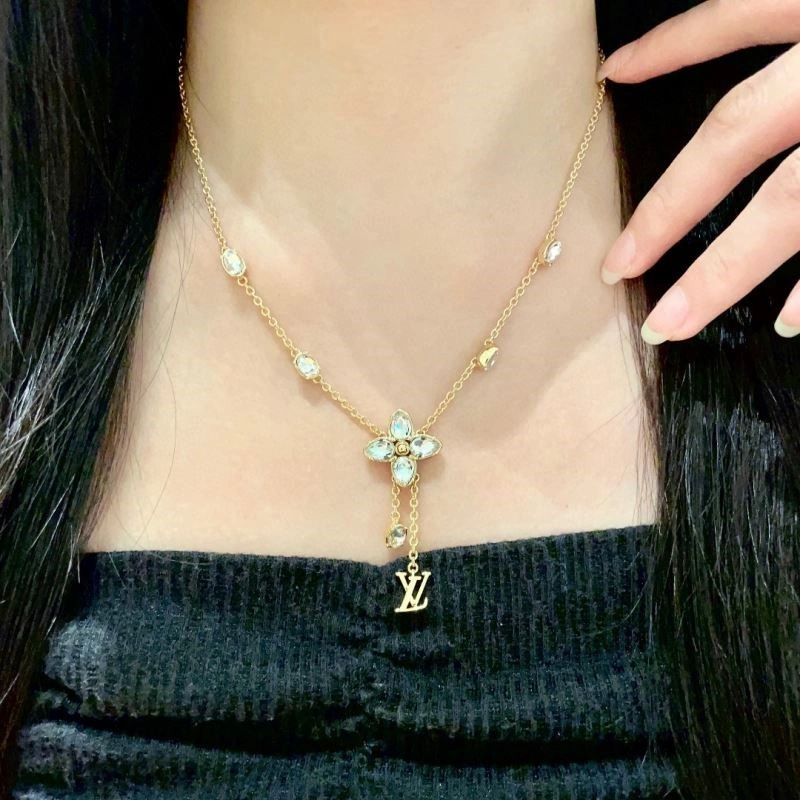 Louis Vuitton Necklaces Fashionable 249673