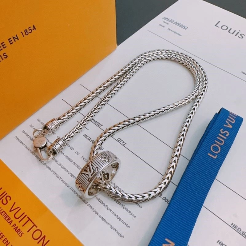 Louis Vuitton Necklaces Youthful 249642