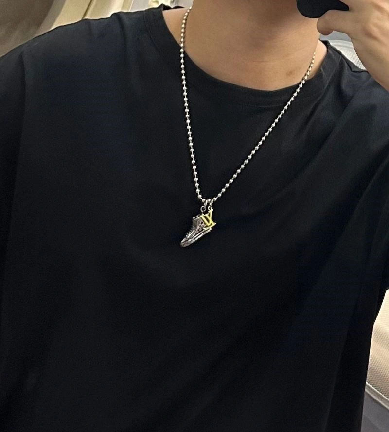 Attractive Louis Vuitton Necklaces 249639