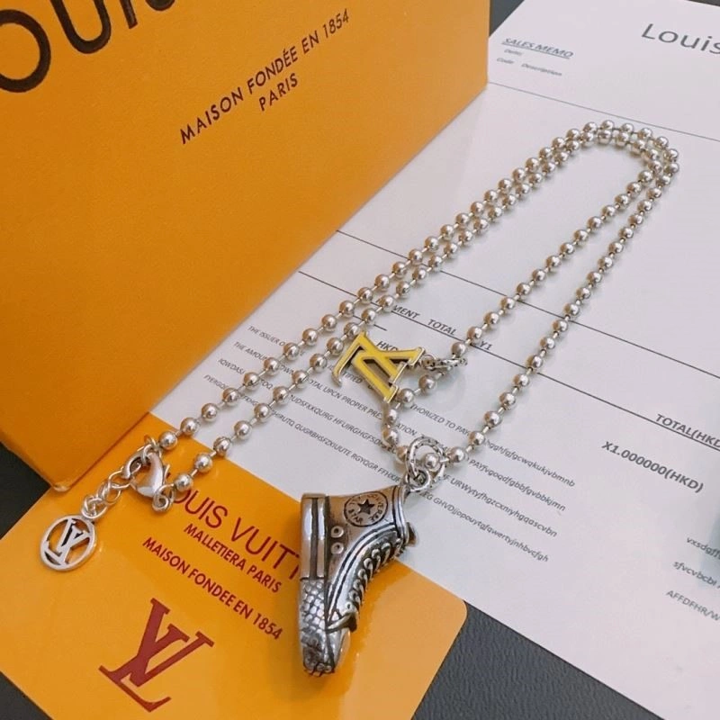 Attractive Louis Vuitton Necklaces 249639