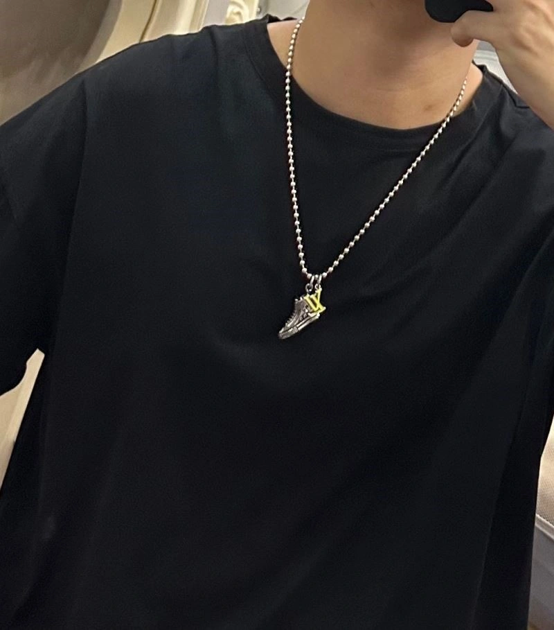 Attractive Louis Vuitton Necklaces 249639