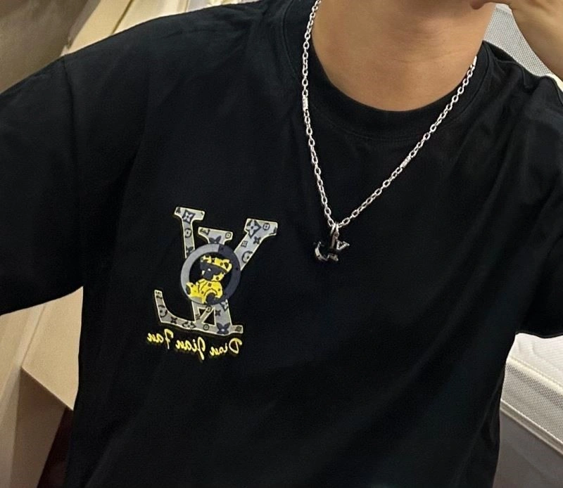 Fashionable Louis Vuitton Necklaces 249641