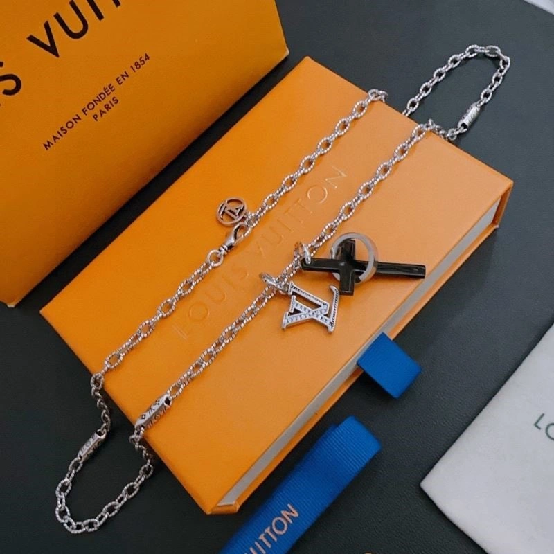 Fashionable Louis Vuitton Necklaces 249641