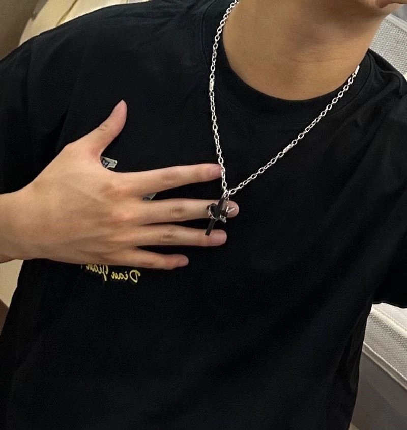 Fashionable Louis Vuitton Necklaces 249641