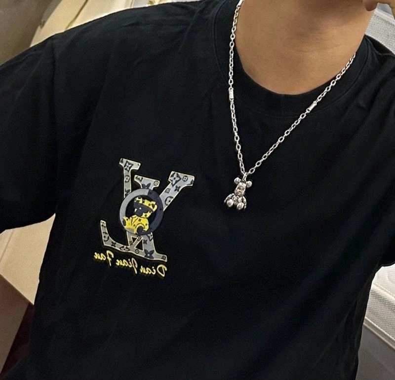 Louis Vuitton Necklaces Sophisticated 249659