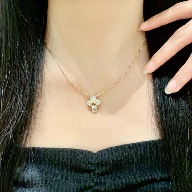 Lightweight Louis Vuitton Necklaces 249417