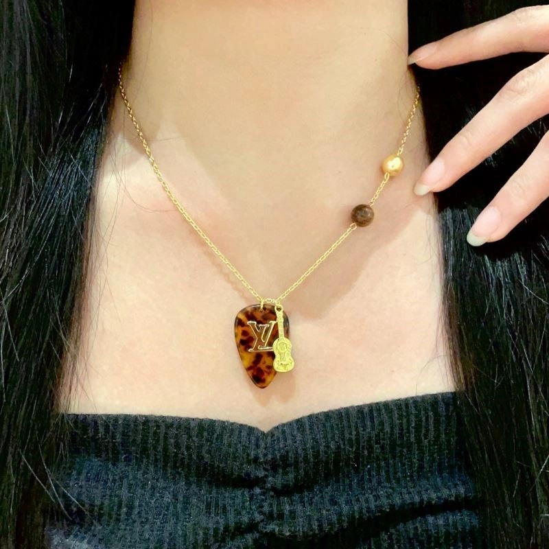 Louis Vuitton Necklaces DailyWear 249393