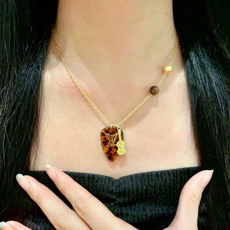 Louis Vuitton Necklaces DailyWear 249393
