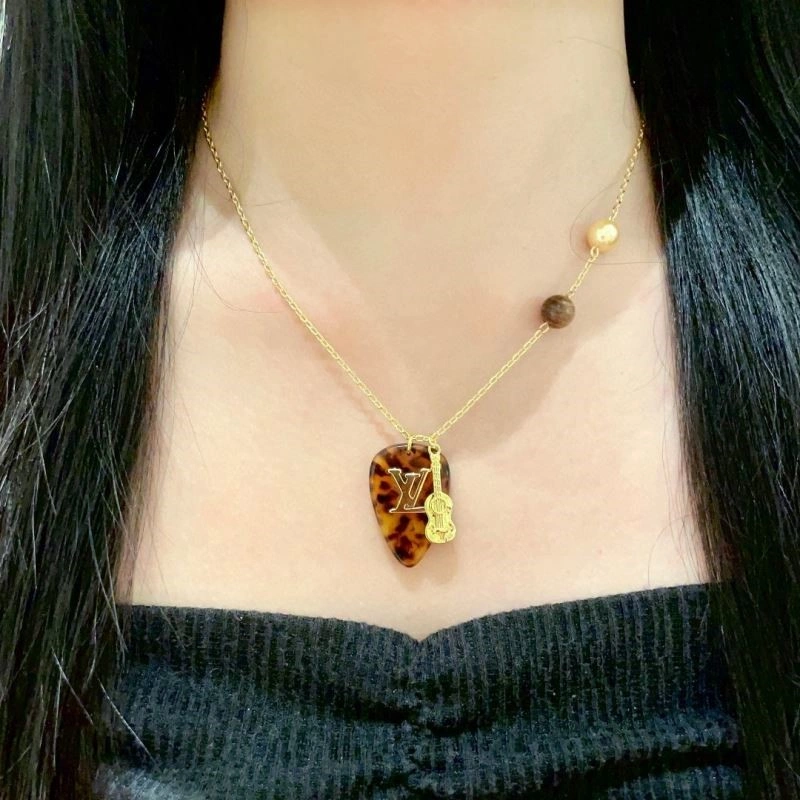 Louis Vuitton Necklaces DailyWear 249393